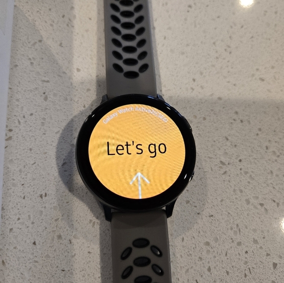 Unisex Samsung galaxy active 2 Watch - Picture 3 of 6